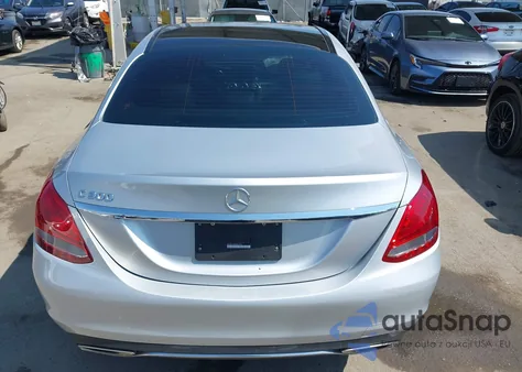 2018 Mercedes-Benz C 300 из США, поврежденный, VIN WDDWF4JB0JR403995